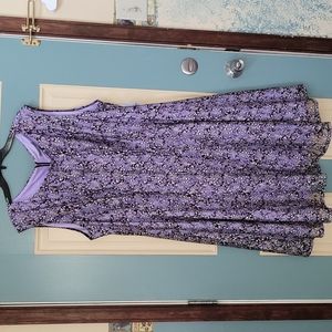 Nice! Danny & Nicole sleeveless overlay lace 👗